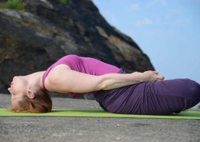 celine-miconnet-fondatrice-green-yoga-formation-prof-de-yoga-distance-2-padmasana-supta